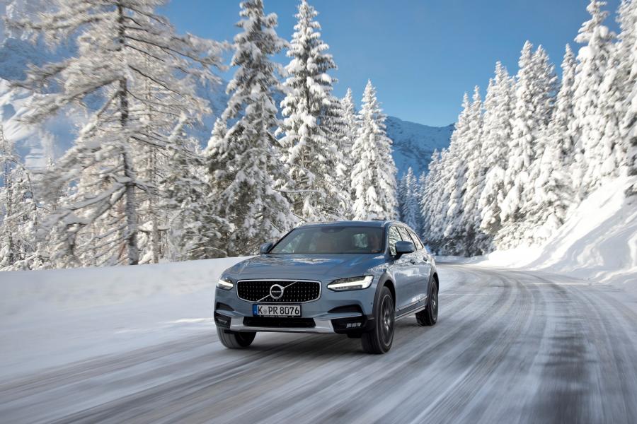  Volvo V90 D5 Cross Country 2016 года  (WW) (фото 10 из 36)